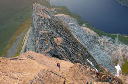 The hand crack with a view, 56 kb The hand crack with a view, 56 kb