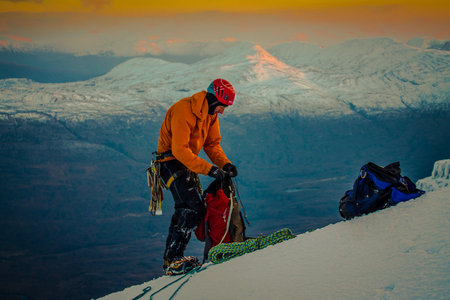 Sorting gear after climbing Poachers Fall V,5, 56 kb Sorting gear after climbing Poachers Fall V,5, 56 kb