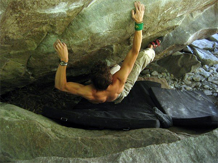 Björn Pohl Bouldering © Björn Pohl Collection
