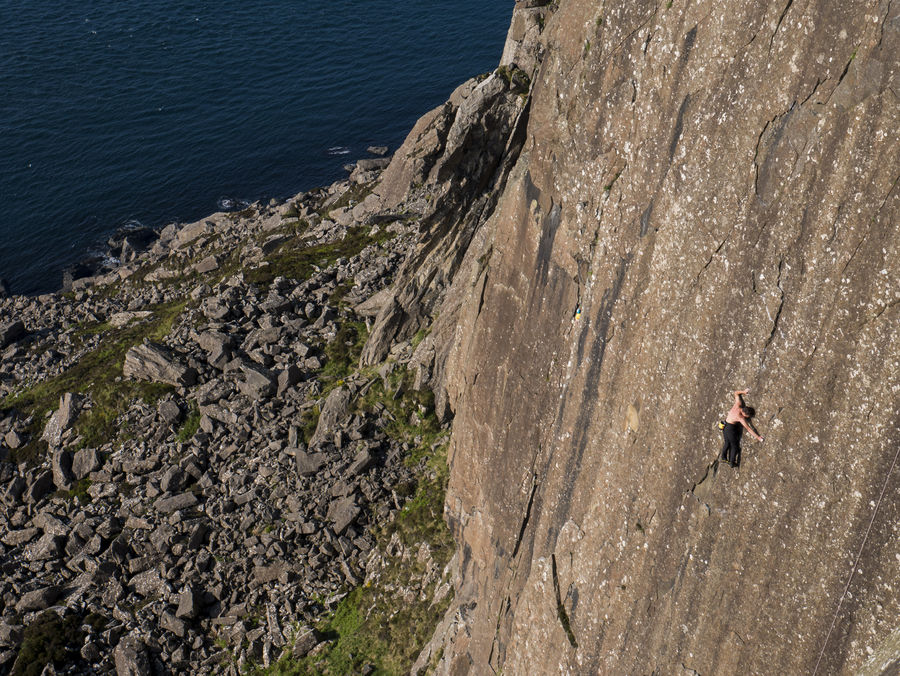 Alex Honnold on a composed solo of The Complete Scream E8, 226 kb