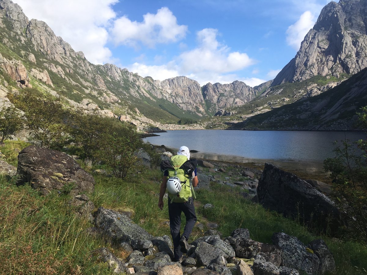 FEATURE: Poetry - Song of Bare Blåbær